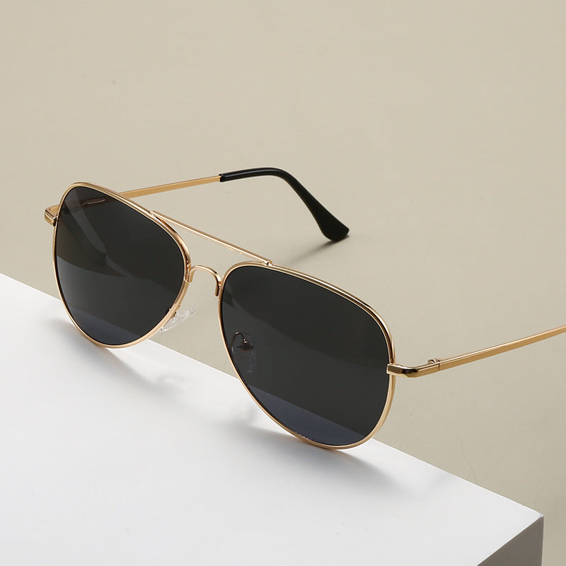 Men's Pilot Sunglasses | Metal Frame and Tinted Lenses | Timeless Outdoor Style