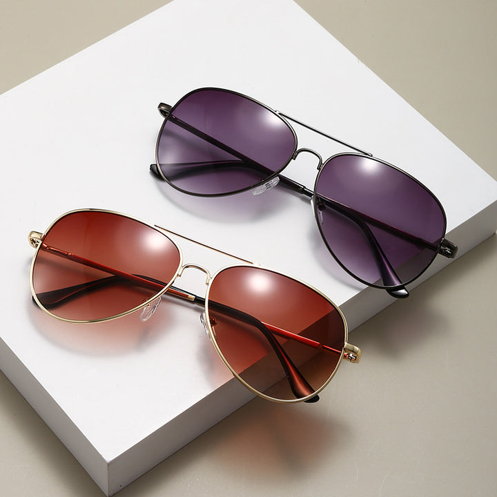 Men's Pilot Sunglasses | Metal Frame and Tinted Lenses | Timeless Outdoor Style